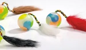 Игрушка (Beeztees) 425616 Мяч светящийся с хвостом, пластик, 4,5*18см (2шт) д/кошек