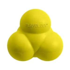 Playology хрустящий жевательный тройной мяч SQUEAKY BOUNCE BALLс пищалкой и с аром. курицы, желтый